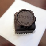 Sacher Confiserie - 味見にミニ€5.10を1つ買いました