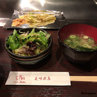 ニュー松坂 布施本店 - 白菜のソテーとガーリックチップ、味噌汁､野菜サラダ