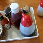 麺や来味 - 油そばの
      カスタマイズ用調味料