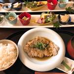 和カフェ ののや - ポークソテーセット。1200円
      前菜6種類。