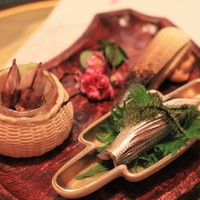 料理屋 真砂茶寮 - 先付けをとりわけて