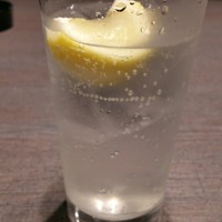 ひぜん - ウェイティングルームでハイボール
