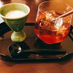 和カフェ ののや - プチデザート＋ドリンク。
      グラスお洒落だ。