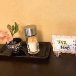 和カフェ ののや - お花が全て生花。
      素敵すぎ。