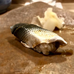うを徳 - 天草：小鰭（握り）
