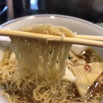 ロックンビリーS1 - 縮れ麺にスープ、鶏油が絡んでチュルチュル