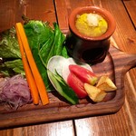 蔵 六三三〇 - 二皿目〜旬の野菜のバーニャカウダ