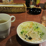 東京カフェレストラン フレスカ - ランチのサラダとスープ