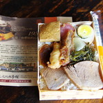 悟餐池上飯包 - 特色は、左上の豆腐？