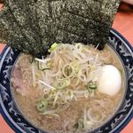 大公 - 背脂多め！海苔は丼に移動しました ^ ^