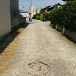 モンドカフェ - 店舗横の道を入ると第二駐車場あります