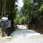 アウトドアカフェ 微睡 - 『湯ヶ島たつた』の駐車場から入ります