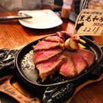 肉ビストロ モニ - 1000時間 よく熟成肉（トモサンカク）