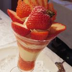 資生堂パーラー - 新潟県産 越後姫のスペシャルストロベリーパフェ