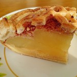 藤田観光りんご園 - 「アップルパイ（ハーフ）」をさらに半分にカット