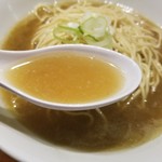 自家製麺 伊藤 - 中華そば中のスープ