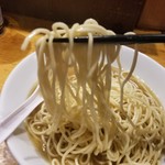 自家製麺 伊藤 - 中華そば中の面リフト