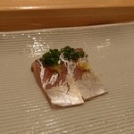 寿司割烹 魚紋 - 鯵。