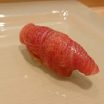 寿司割烹 魚紋 - カマ下薄切り重ね。