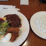 Kaikatei - 開花亭自家製手ごねハンバーグと魚フライ