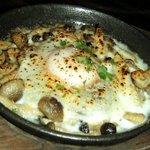 CAFE RIGOLETTO - アスパラとのキノコ＋たまご、チーズをのせたオーブンで焼き