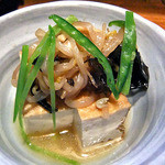 よし半 - お通し（厚揚げ煮）