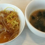 フェスタガーデン - あんかけ焼そば、豚骨ラーメン(スープとわかめのみ)