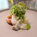 イチリン ハナレ - トリ貝と赤貝と帆立貝を生姜とマイクロハーブで