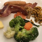 Grande Centre Point Hotel Terminal 21 - 【初日モーニング】メインディッシュには洋風モーニングにタイ料理らしさを多少加えて盛り付けました。