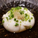 馳走 啐啄一十  - ①真鯛(山口県柳井産)の白子饅頭、おろしポン酢
      産卵期は春～初夏、旬は秋～晩冬
      
      非常に滑らかな仕上がりの真鯛の白子は穏やかなコクとクリーミーさを今回はポン酢でサッパリと頂きます。