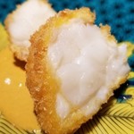 馳走 啐啄一十  - ③伊勢海老(宮崎県産)のフリット、和風アメリケーヌソースを掛けて
      伊勢海老はレアに揚げられ、甘みが引き出されています
      和風アメリケーヌソースは伊勢海老の殻で出汁を取り豆乳で円やかに仕上げられています。