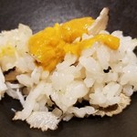 馳走 啐啄一十  - ⑱春トリュフ(イタリア産)ご飯(プレーン)に赤雲丹(宮崎県産)と毛蟹をトッピング
      春トリュフの控えめながらも艶やかな薫りが立ち昇って来ます。
      今回はトリュフてんこ盛り&赤雲丹&研究の豪華版。