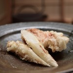 木山 - ホワイトアスパラ、金目鯛の天ぷら、米酢を煮詰めたソース