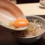 木山 - ちりめん山椒、鰹節に全卵ONライス