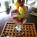 水辺のカフェ 三宅商店 酒津 - ついにやってきました！桃パフェ☆