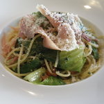 レストラン グースト - 生ハムとロメインレタスのスパゲッティ