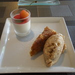 レストラン グースト - パンナコッタ　ナッツのケーキ　ヘーゼルナッツのジェラート