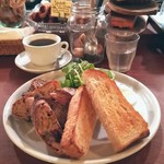 パーラー江古田 - トーストセットよく焼き980円。税抜き 20180528 この日は山食♪ スライスパンは、フルッタと小麦酵母バケットとイチジククルミ。コーヒーに深煎りエチオピア。この日もおいしかったです☆(^○^)