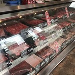和牛専門店 和牛しのだ - 綺麗な肉が並びます（２０１８．５．２８）