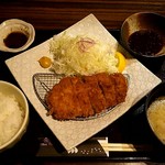 豚しゃぶ・やきとん 森の酒場 隠豚 - ランチ　定食
            ライス・キャベツ・豚汁・お新香はおかわり自由!!