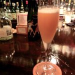 スモークソルト - 「桃シャン」：完熟した生の桃を絞り、シャンパンを加えたカクテル。とろける～♪