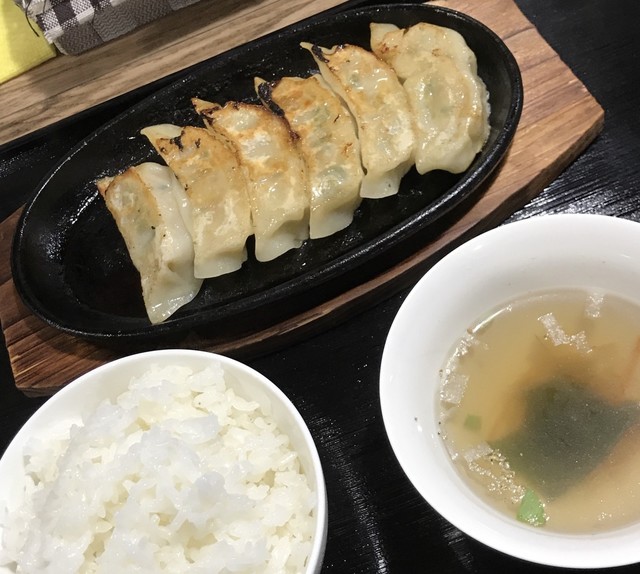 ナミさん家のぎょうざ 青葉 餃子 食べログ