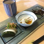喜久末 - そばのセットにつく小鉢。これは良かった。飲みたくなった。
