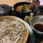 喜久末 - そばと丼のセット 1380円かな？妻有ポーク（多分）のタレカツ丼。薄いタイプのカツ。そばは食感はいいけど香りなし。つゆはうまくない。そんな感じ。