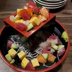 海鮮食飲市場　マルカミ食堂 - 箱寿司～こぼれ盛り～