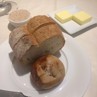 フランス料理 ル・クール - 豚のパテとバター、フランスパンとくるみパン