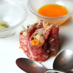 Ginza Hisagi - 牡蠣とウニの牛肉巻き 塩わさびと卵黄添え