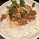 丸鶏 白湯ラーメン 花島商店 - 鶏そぼろ丼 (´∀｀)/