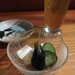 Ippuku - まずはビールとおしんこ。