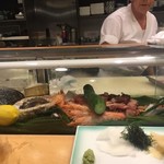 Yohei Sushi Restaurant - 握ってくれます